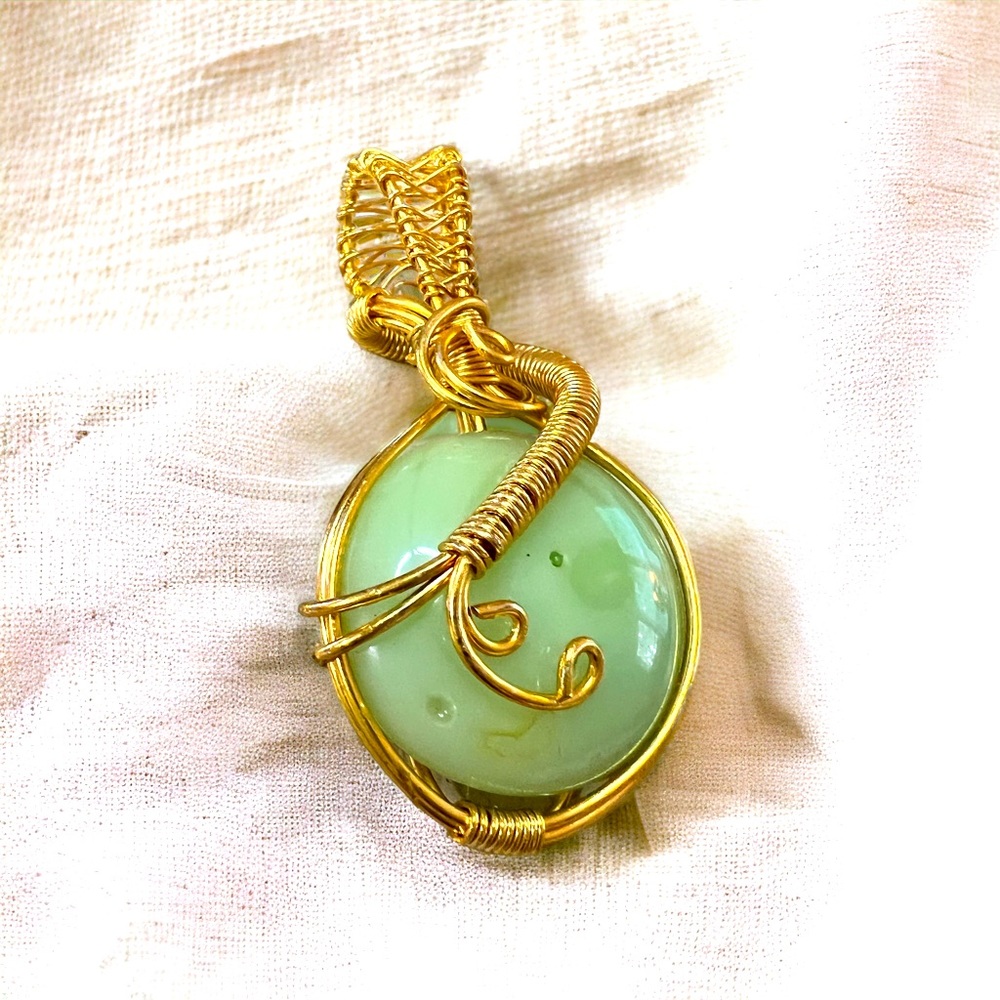 GREEN ONYX WIRE WRAPPED PENDANT